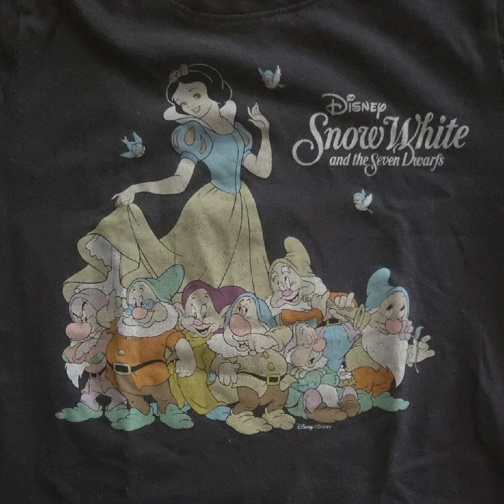Disney Snow White Black Kids Tee - Picture 2 of 3